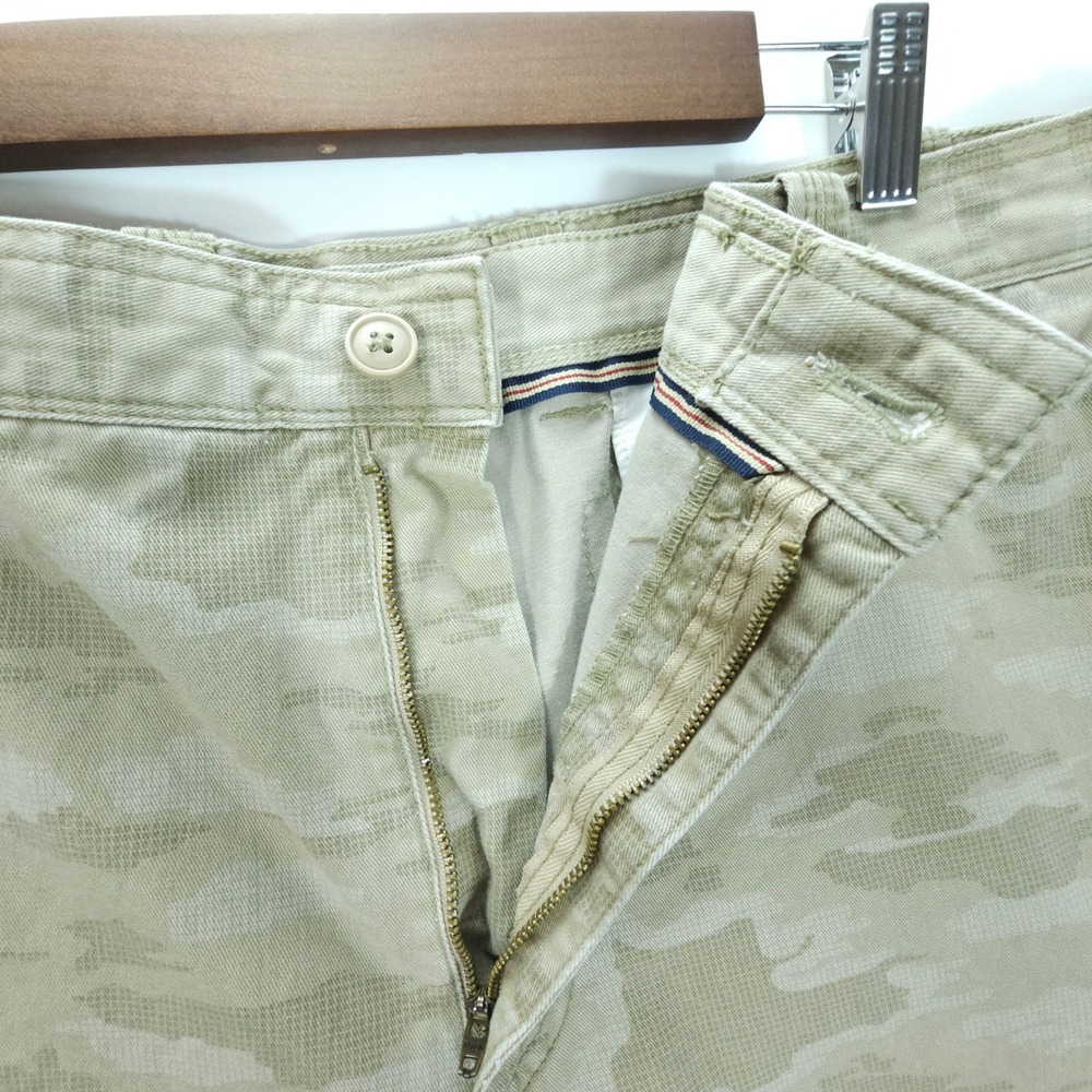 IZOD Cargo Shorts Mens 42 Tan Digital Camo Streetwear Skate Y2K Cotton Twill - Picture 4 of 8